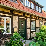 Cosy House Close To Waterfront, *