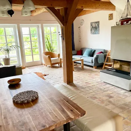 Cosy House Close To Waterfront,